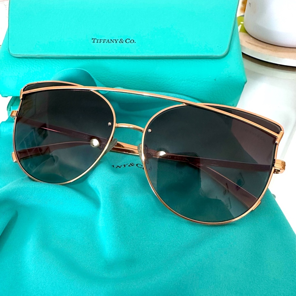 Tiffany & Co. Cat-eyes Sunglasses TF3064